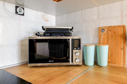 a microwave oven sitting on top of a wooden floor at Holiday apartment Kali - Ugljan island in Kali