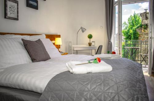 Posteľ alebo postele v izbe v ubytovaní 3 room apartment in the beautiful street
