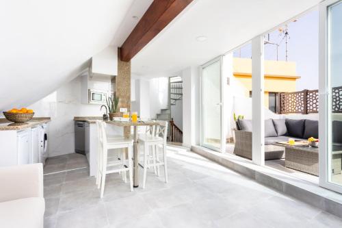 OkStay Penthouse Bencomo with beach views