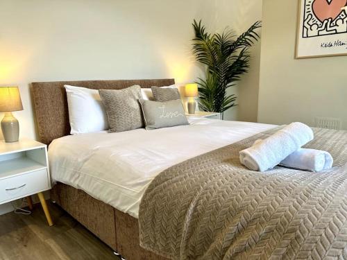 2 Bedroom City Centre House - Pet Friendly - Free Parking photo 3