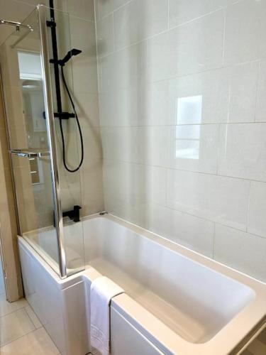 2 Bedroom City Centre House - Pet Friendly - Free Parking photo 16