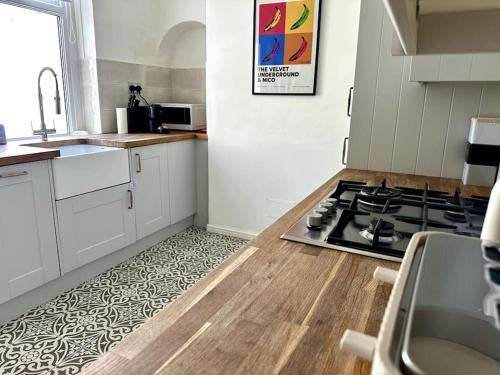 2 Bedroom City Centre House - Pet Friendly - Free Parking photo 17