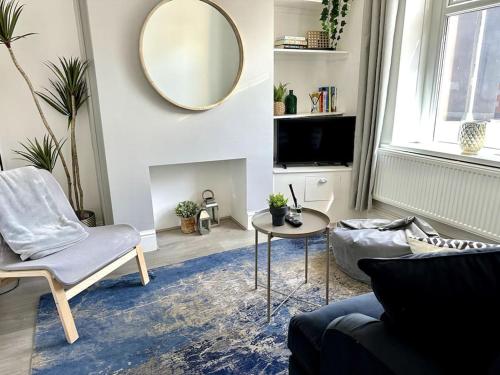 2 Bedroom City Centre House - Pet Friendly - Free Parking photo 6
