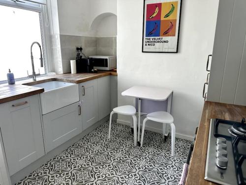 2 Bedroom City Centre House - Pet Friendly - Free Parking photo 24