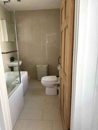 2 Bedroom City Centre House - Pet Friendly - Free Parking photo 25