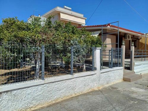 Το κτήριο όπου στεγάζεται  η βίλα