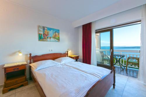 Postel nebo postele na pokoji v ubytování Adria Brela Apartments