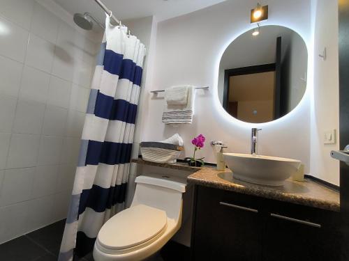 Koupelna v ubytování Coliving Ecuador Apartamentos Sector Swiss Hotel