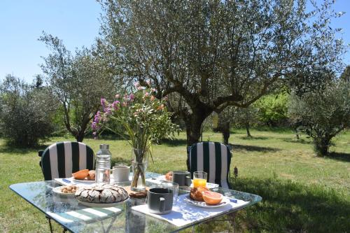 Photo de la galerie de l'établissement La Villa Les Oliviers, à La Verdière