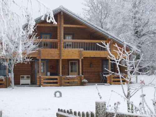 - Finnhaus Schweda No 2 semasa musim sejuk