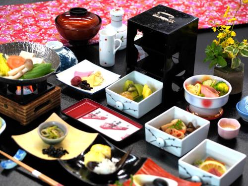 Jídlo v ryokanu nebo okolí