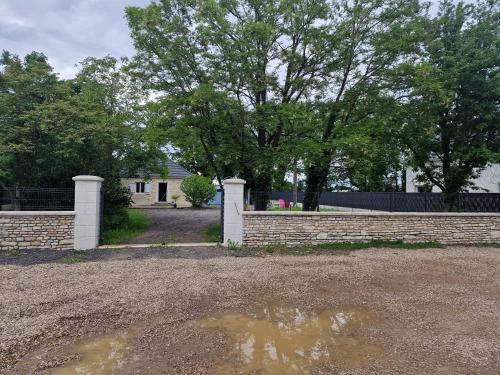 a brick fence in front of a house at Maisons au cœur du berry in Venesmes