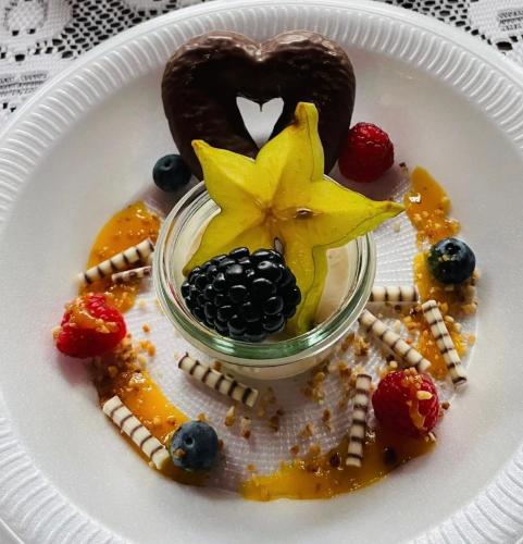 Makanan di atau berdekatan hotel