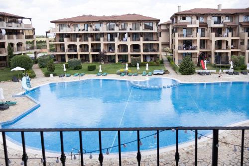 Swimmingpoolen hos eller tæt på Omnia in Kaliakria Resort by RV Apartments