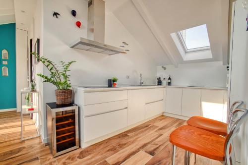 Just Urban Stays - Exclusive Duomo View Penthouse - 5 Min to M4 Dateo