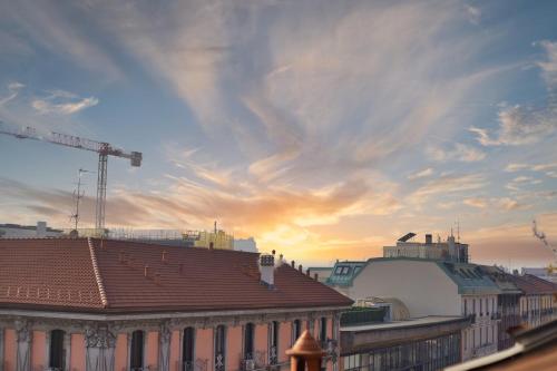 Just Urban Stays - Exclusive Duomo View Penthouse - 5 Min to M4 Dateo