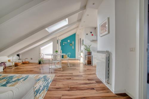 Just Urban Stays - Exclusive Duomo View Penthouse - 5 Min to M4 Dateo