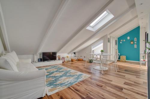 Just Urban Stays - Exclusive Duomo View Penthouse - 5 Min to M4 Dateo