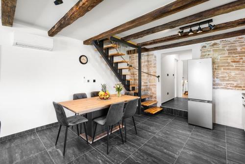 Dapur atau dapur kecil di Villa Bugenvilija with Private Pool