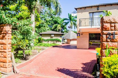 Taman di luar 21 Shrimp Tail Meerensee- Home in Richards Bay