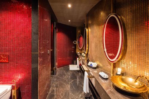 Un baño de Merit Starlit Hotel & Residences