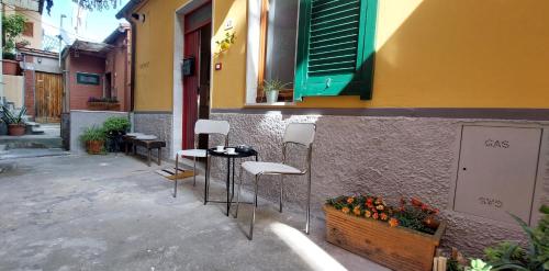 a group of chairs sitting outside of a building at Moderno appartamento vista mare, con parcheggio privato in Portovenere