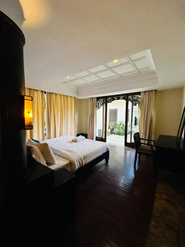 a bedroom with a large bed in a room at Jimbaran Cozy Stay in Jimbaran