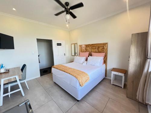 Una cama o camas en una habitación de La Vue