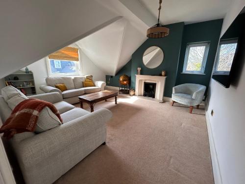 a living room with a couch and a fireplace at Seaside Rentals Bournemouth - cosy 2BR, 4-6ppl, beach 5 min walk, park 2 cars, fast WiFi in Bournemouth
