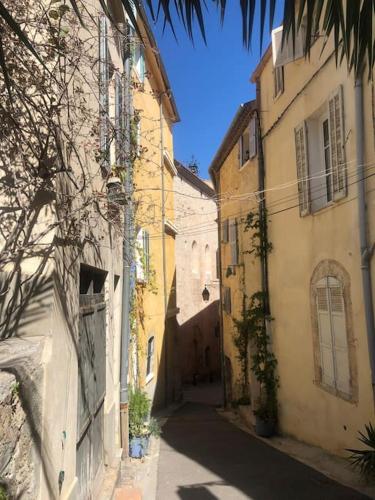 Imagen de la galería de Charmant appartement lumineux, en Hyères
