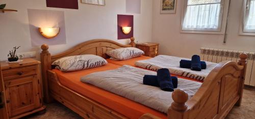 2 camas individuais num quarto com 2 camas individuais. em Riumar "El Cazador", 200m to beach, private pool, On-Site-Service, dog beach em Riumar
