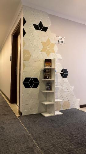 a room with a wall with black and white tiles at Gulluk Life Hotel in Gulluk