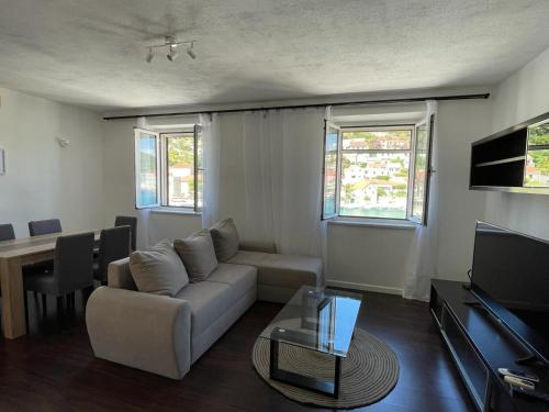 Μια τηλεόραση ή/και κέντρο ψυχαγωγίας στο Apartmani Brač