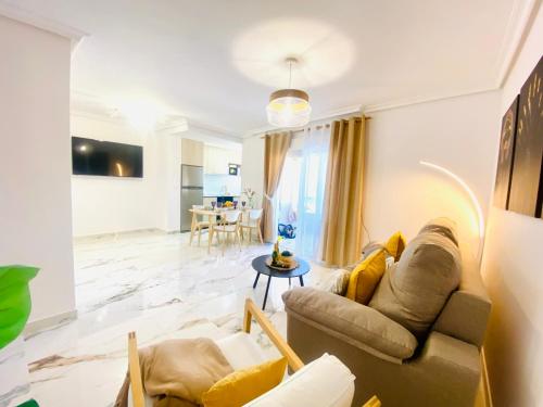 TV a/nebo společenská místnost v ubytování Sunny sweet apartment Olga