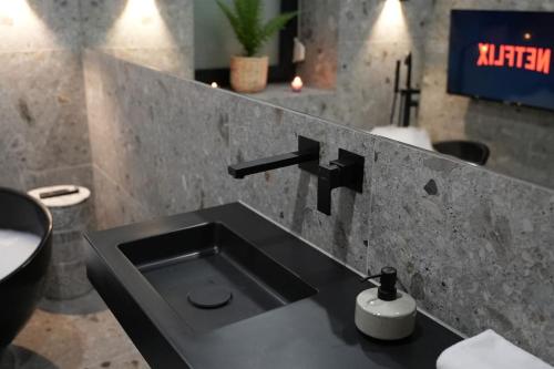 Luxusapartment mit Badewanne und Parkplatz
