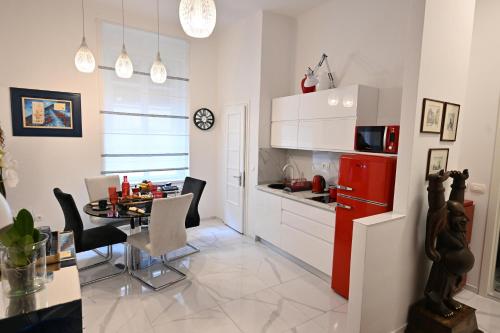 Simply Red Apartment