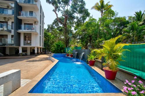 a swimming pool in the middle of a building at Luxury 3BHK Villa With Swimming Pool in Candolim in Candolim