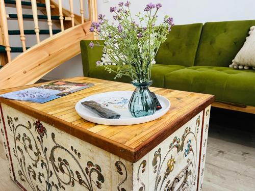 Гостиная зона в FILMAP-Apartments-Zentrale Lage-Boxspringbett-Beamer-Popcorn-gratis Parkplatz