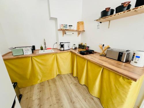 Кухня или мини-кухня в FILMAP-Apartments-Zentrale Lage-Boxspringbett-Beamer-Popcorn-gratis Parkplatz
