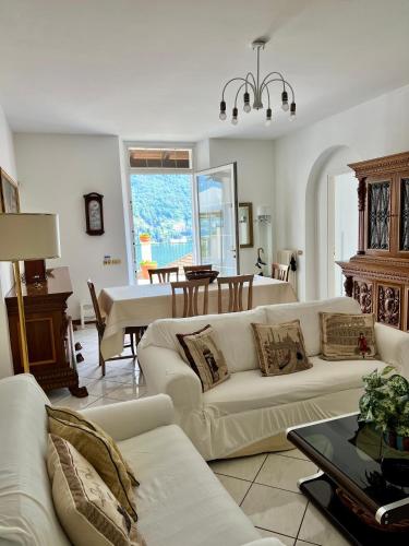 Un lugar para sentarse en Terrace Lake View Moltrasio