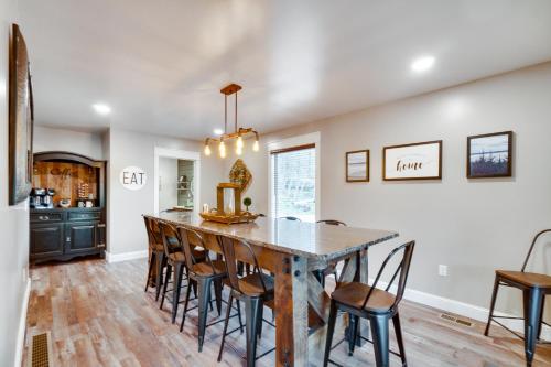 Φωτογραφία από το άλμπουμ του Scenic Yankton Retreat with Fire Pit 1 Mi to Lake! σε Yankton