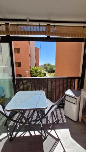 Le Tropique Appart front de mer avec loggia Piscine parking 2 chambres - Lg38