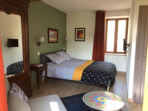 a small bedroom with a bed and a window at Chambres d’hôtes sur une île in Saint-Bonnet-de-Rochefort