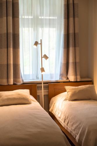 Ένα ή περισσότερα κρεβάτια σε δωμάτιο στο Villa Klara - Apartamenty Wakacyjne