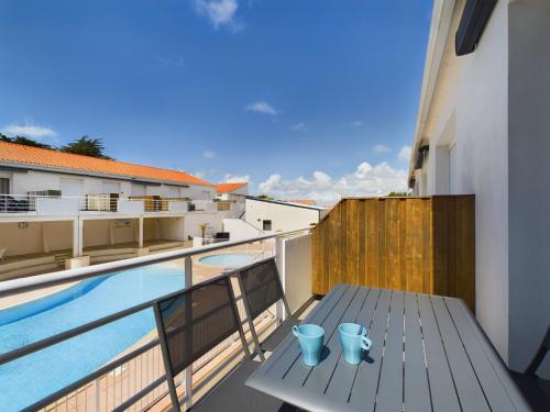 400m de la plage, appartement avec piscine