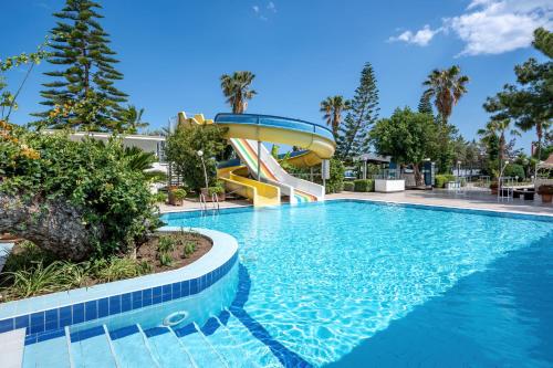 - un toboggan dans la piscine d'un complexe dans l'établissement Club Marakesh Hotel - All inclusive, à Antalya