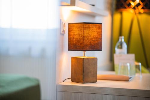 a lamp sitting on a table in a room at LifeHotel Vienna Airport in Fischamend Dorf