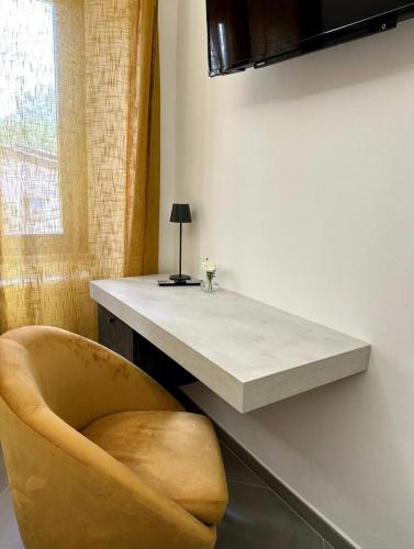 a white counter with a yellow chair in a room at Villa Amanda in Scorcetoli