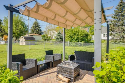 Κήπος έξω από το Milwaukee Home with Serene Patio and Backyard Garden!