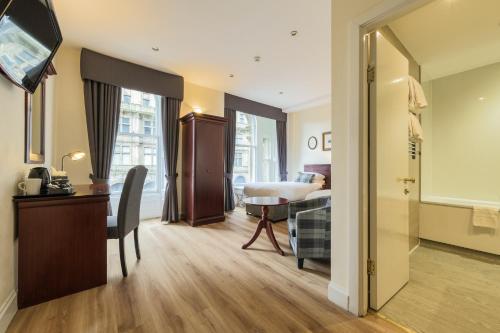 فندق أولد ويفرلي في إدنبرة: فندق غرفه نوم وصاله